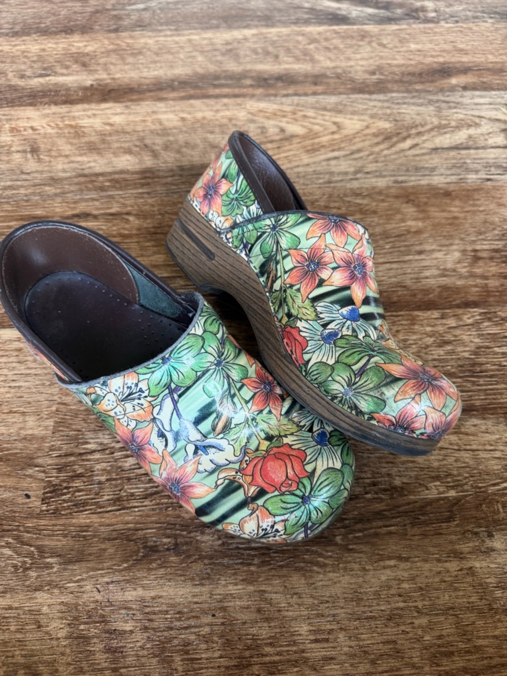 Dansko women’s tiger lily floral patent clog size 40 9 1/2-10